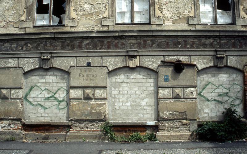 Zittau, Breite Str. 41, 21.6.1997 (2).jpg - Gaststätte Parksäle, Sonn- und Feiertag feine Ballmusik